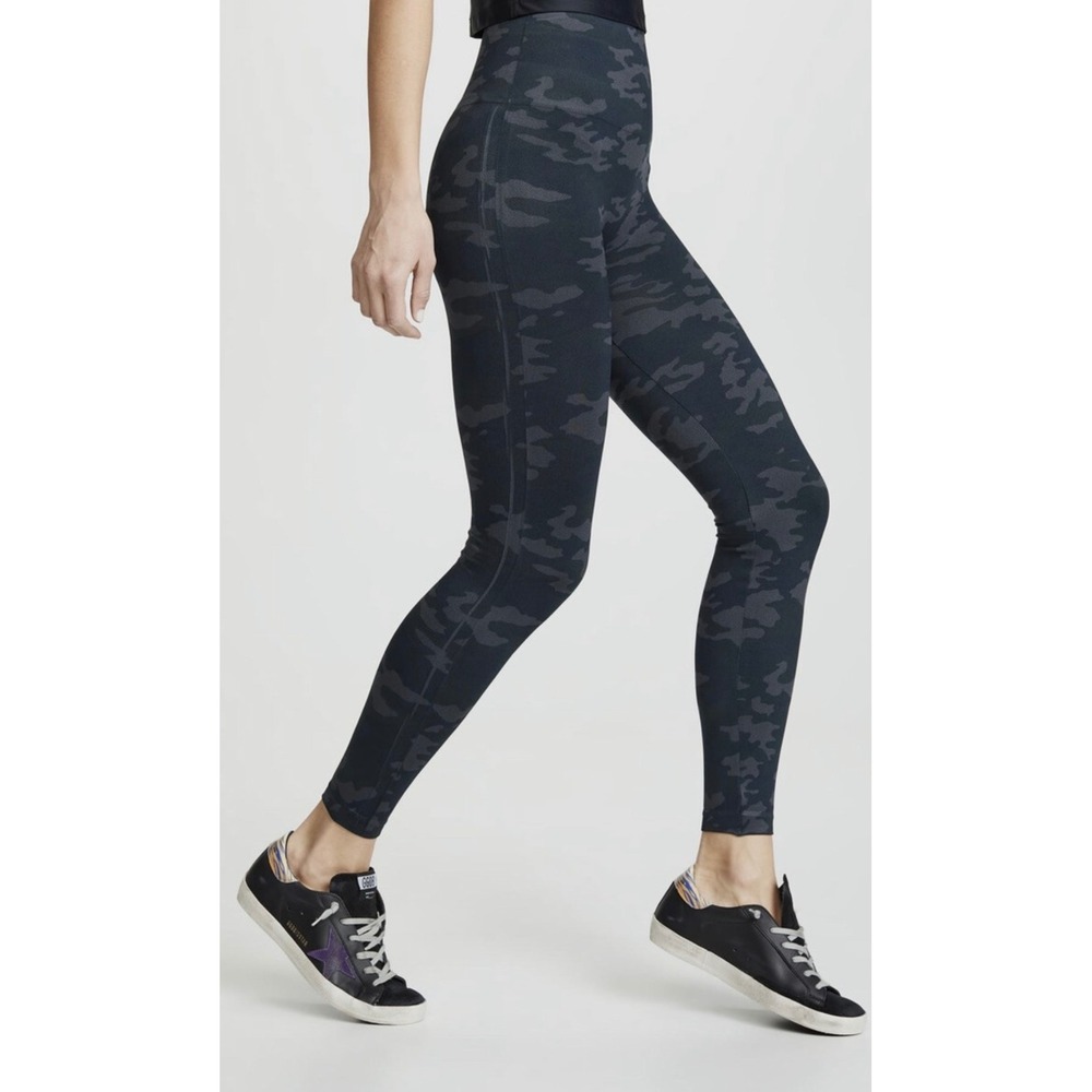 Spanx Look At Me Now Seamless Leggings XL Black Camo High Waisted Pull On Sporty